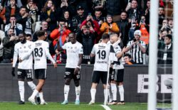 Aboubakar atıyor, Beşiktaş, uçuyor