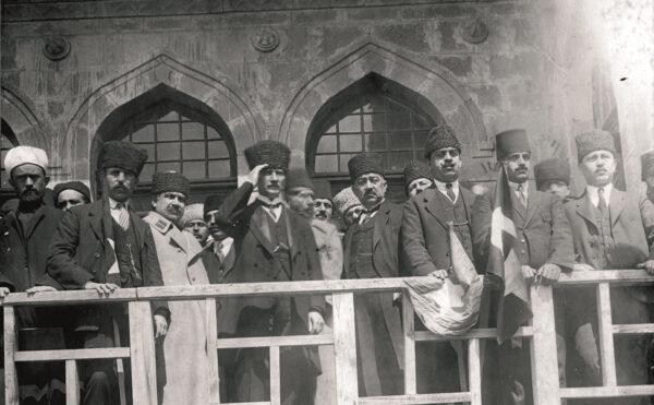 Muhalefet Anayasayı değiştirtiyor, Mustafa Kemal’in yetkisini kısıyor