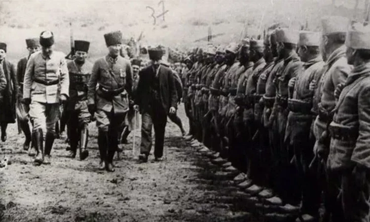 Mustafa Kemal, kurtuluştan ümidi kesenlere sesleniyor: Çöküş, korku ile, güçsüzlükle başlar