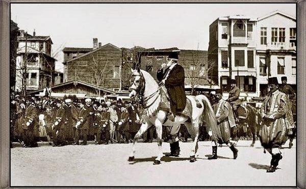 Mustafa Kemal, Cumhurbaşkanı ve Halife mi olsaydı?