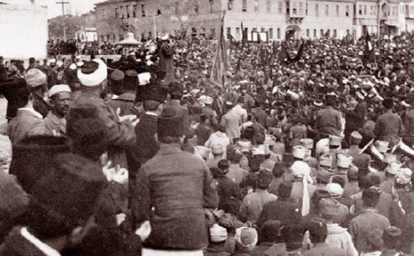 ‘Ankara Hükümet merkezi olunca, hilafet bir bakıma devletimizin dışına atılmış oluyor’