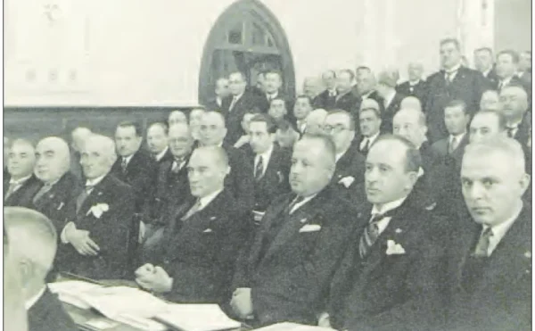 Mustafa Kemal, krizde fırsat görüyor ve hükümeti istifa ettirip siyasi krizi büyütmeye karar veriyor