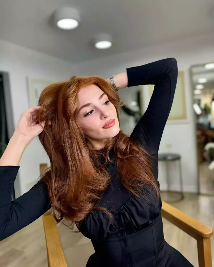 Hande Erçel kızıl kestane oldu, konuşmayan kalmadı