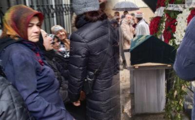 Oğlunun 20 bıçak darbesiyle öldürdüğü avukat toprağa verildi