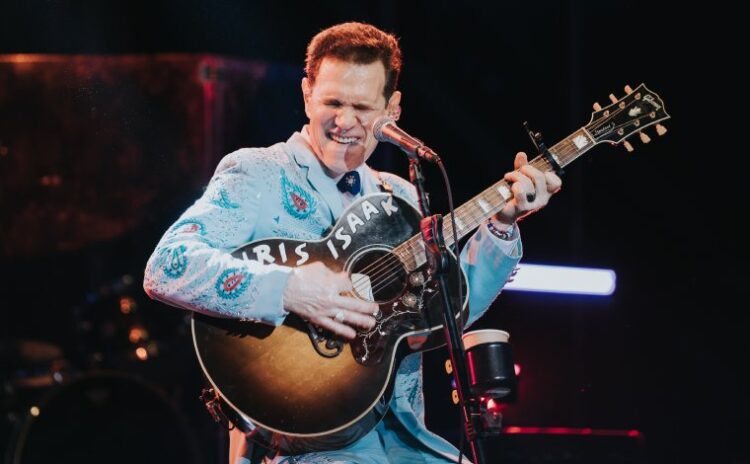 İstanbul'da yıldızlı gece: Chris Isaak'ten unutulmaz performans