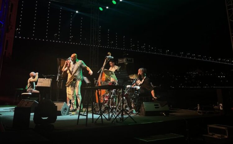 Joshua Redman Boğaz'a 'Ah İstanbul'la veda etti