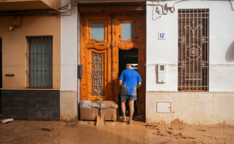 İspanya'da ani sel hayatı felç etti: En az 140 ölü