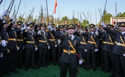 Teğmenlerin kılıçlı yemini: Bölük komutanı, tabur komutanı ve alay komutanı vekili de disipline verildi