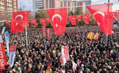 Özgür Özel mitingde konuştu: Bir yeri fethedeceksen emeklinin, emekçinin gönlünü fethet