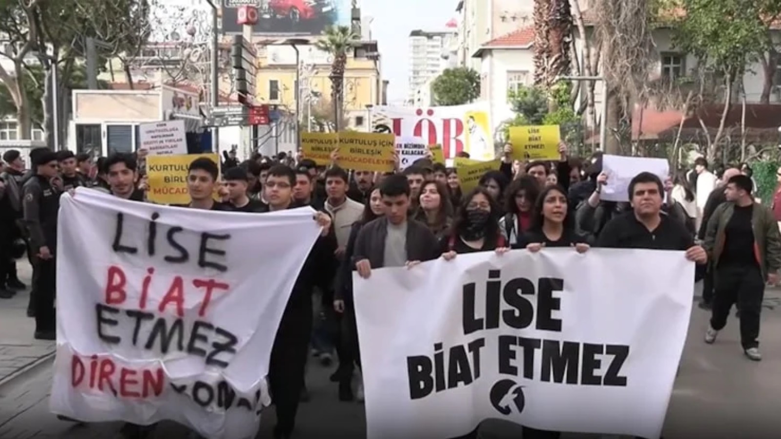 Bu da mı oldu: Müdür yardımcısı eylem yapan liseli öğrencilere ‘Devlet unutmaz’ demiş