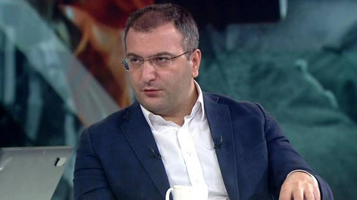 Cem Küçük’ten canlı yayında lapsus: ‘Savcının gönderdiği yazılarda var bu’