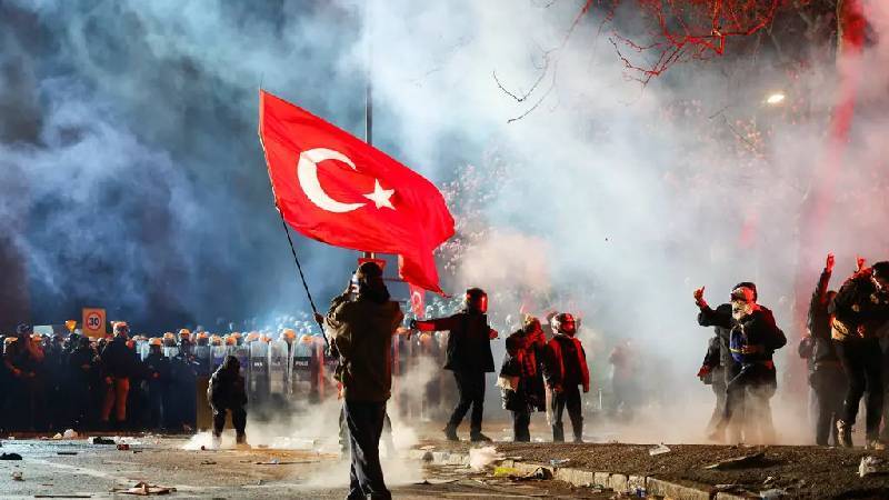 New York Times: Türkiye’de otokrasiye direnen halkın cesareti sessizlikten fazlasını hak ediyor