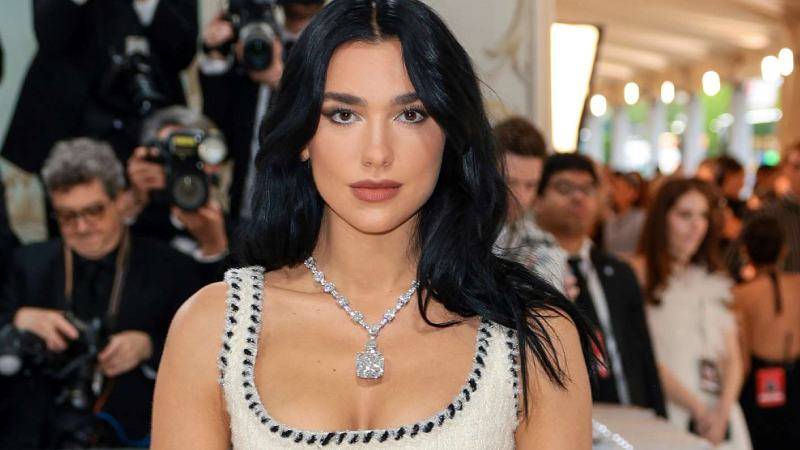 Taraftar kutlamalar için istemişti; Dua Lipa Galatasaray’dan servet istedi