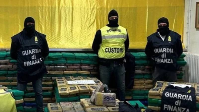 Türk armatörün aynı gemisine ikinci baskın: İki ton uyuşturucu yakalandı