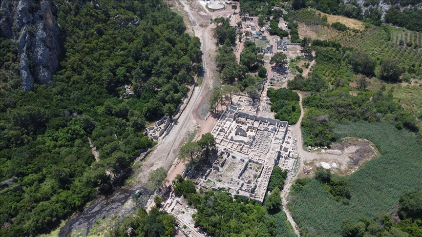 Olympos kaya mezarları artık gezi rotasında