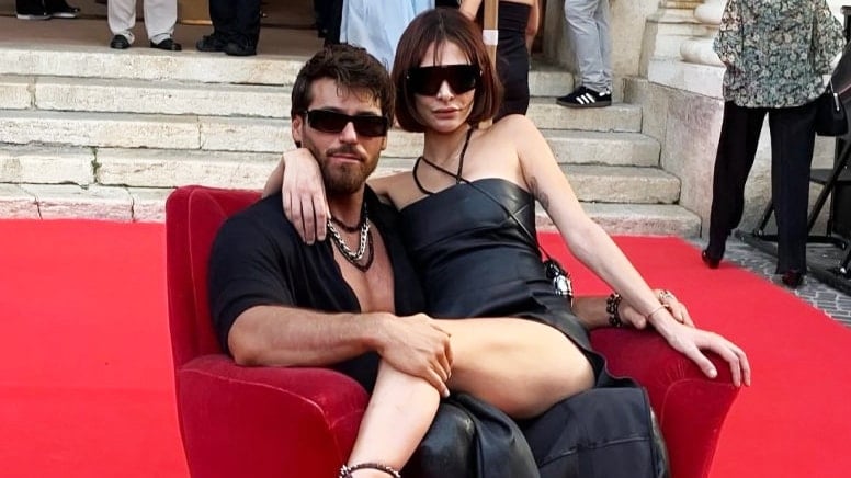Can Yaman yeni sevgilisiyle kırmızı halıda