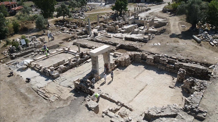 Stratonikeia antik kenti kütüphanesinin ihtişamı ortaya çıkıyor
