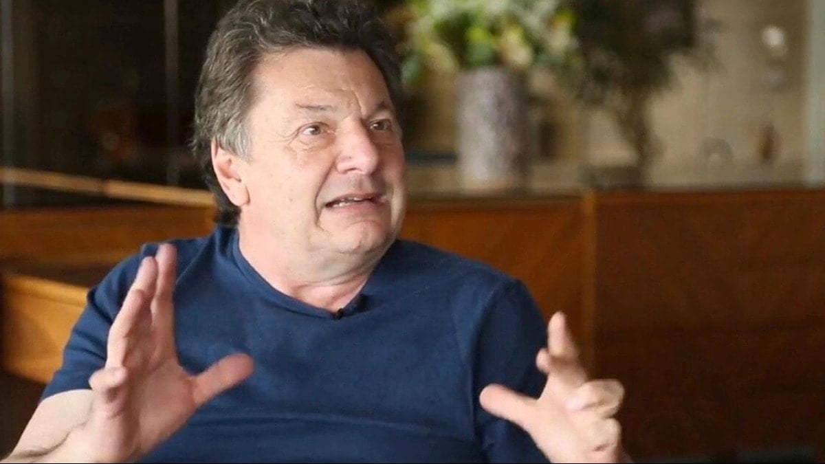 Rakı sofrasında çay… Vedat Milor tepki gösterdi, sosyal medya ikiye bölündü
