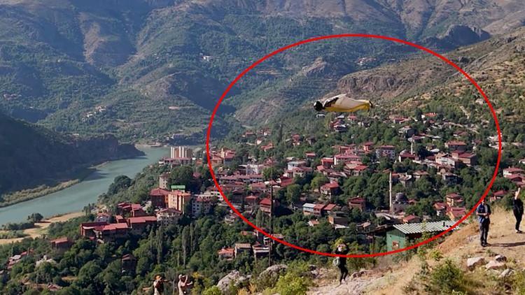 ‘Eğin kuşu’ Cengiz Koçak 220 kilometre hızla Kemaliye’nin üstünden uçtu!