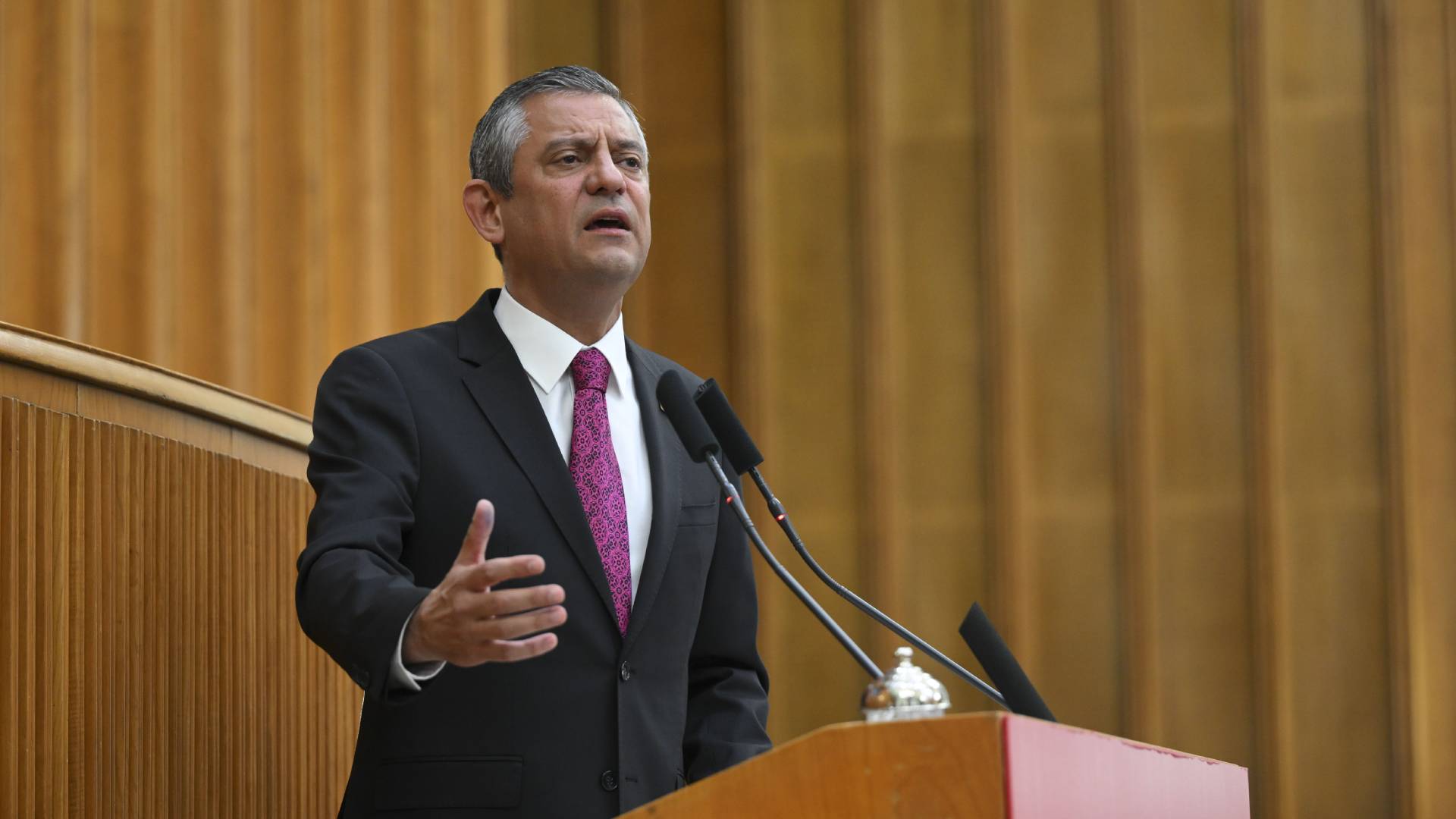 İBB Meclisi’nde Özgür Özel tartışması: Troller iftira atsın, o sussun, öyle mi?