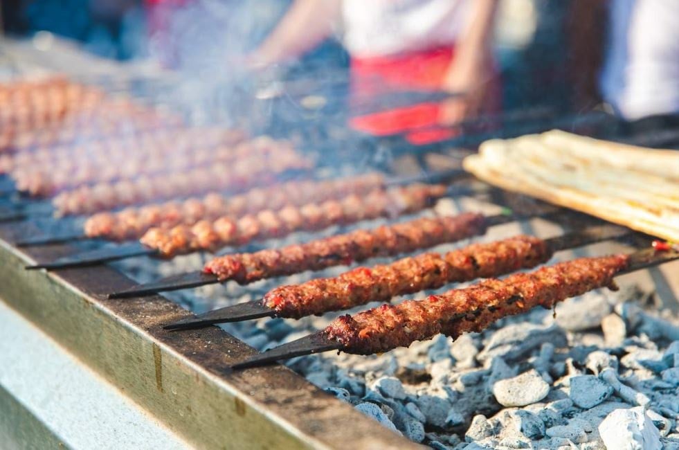 Helal kebap diye yıllarca yaban domuzu yedirmiş
