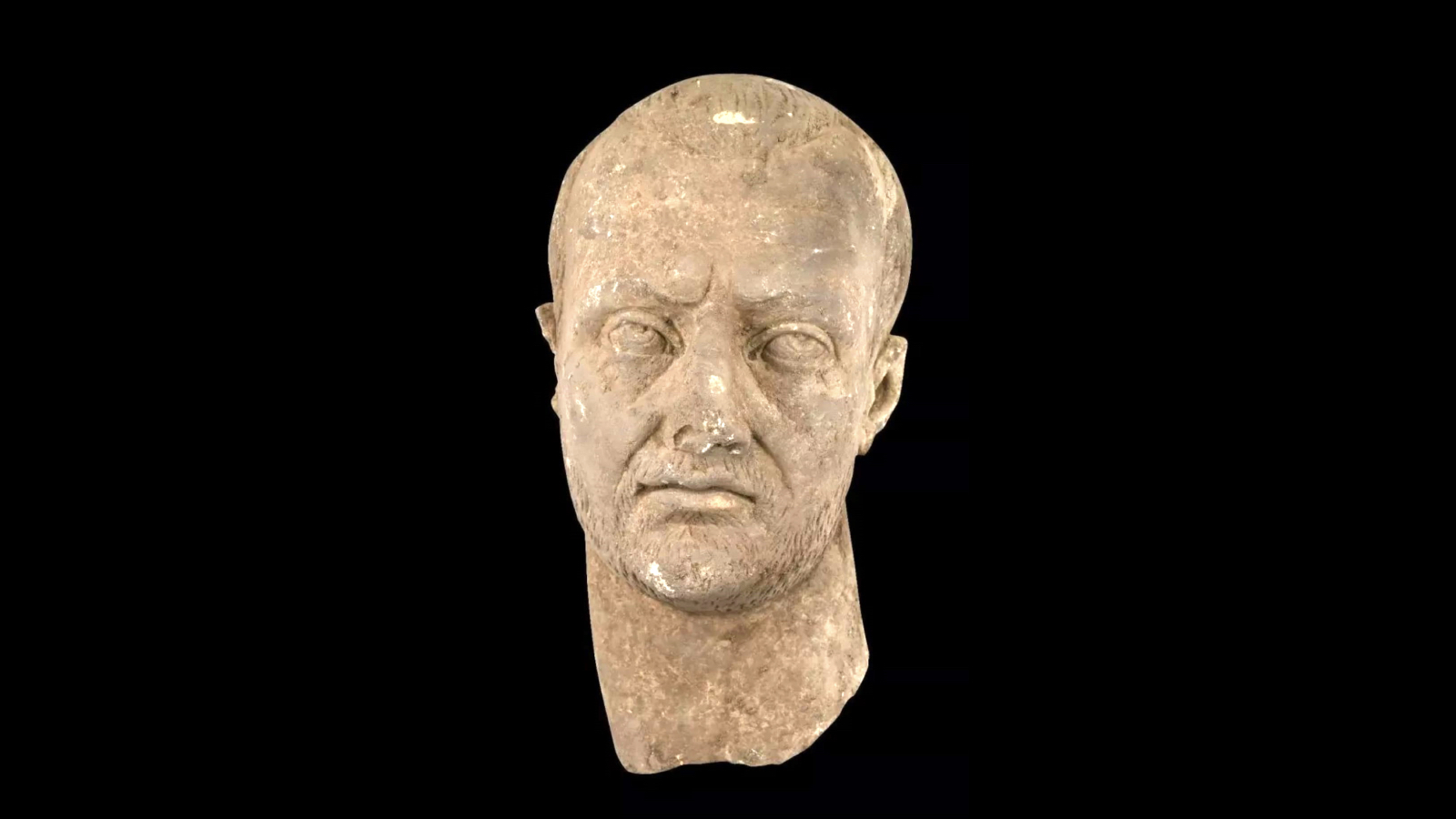 Aspendos’ta yeni bir imparator heykeli bulundu