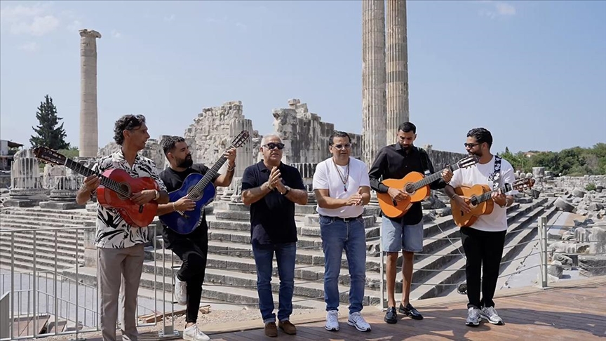 Gipsy Kings by Andre Reyes Apollon Tapınağı’nda klip çekti