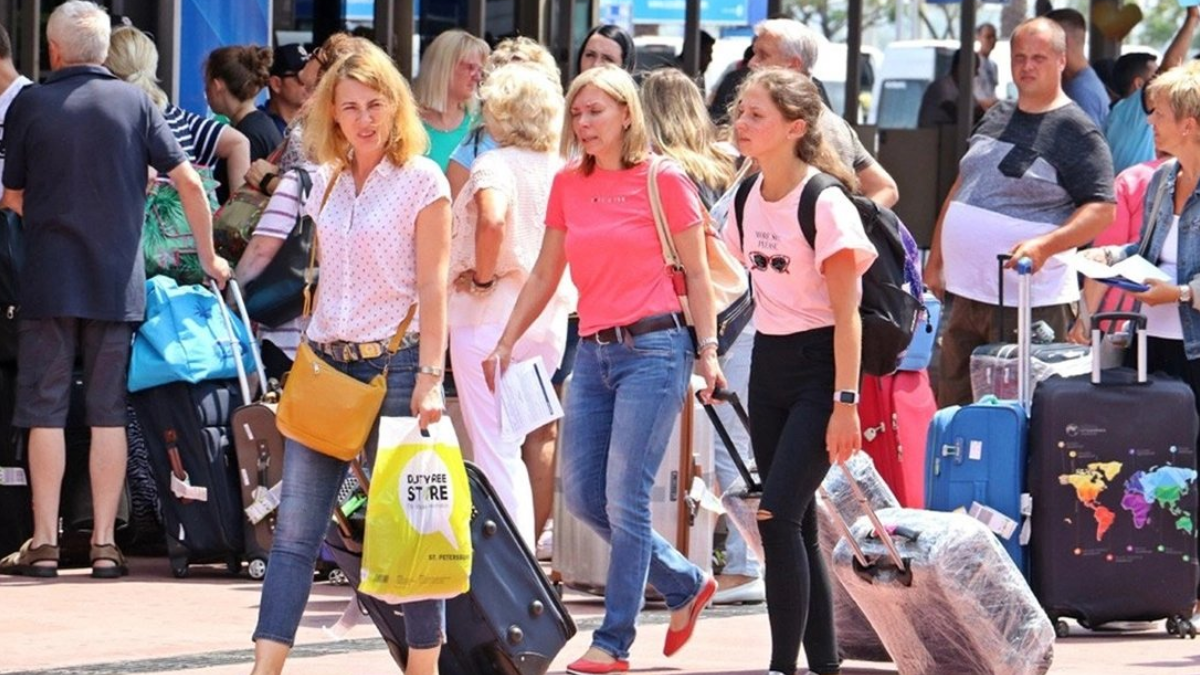 69 bin Rus apar topar Türkiye’yi terk etti: Sebep hayat pahalılığı
