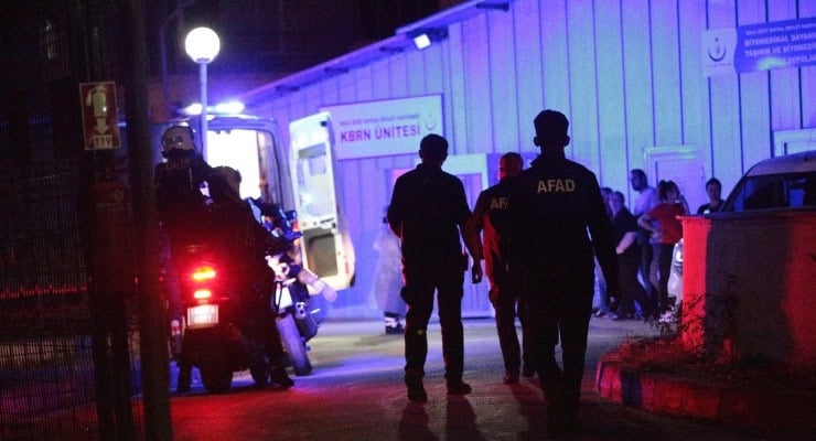 Şüpheli madde inceleyen dokuz polis hastaneye kaldırıldı: İkisi yoğun bakımda