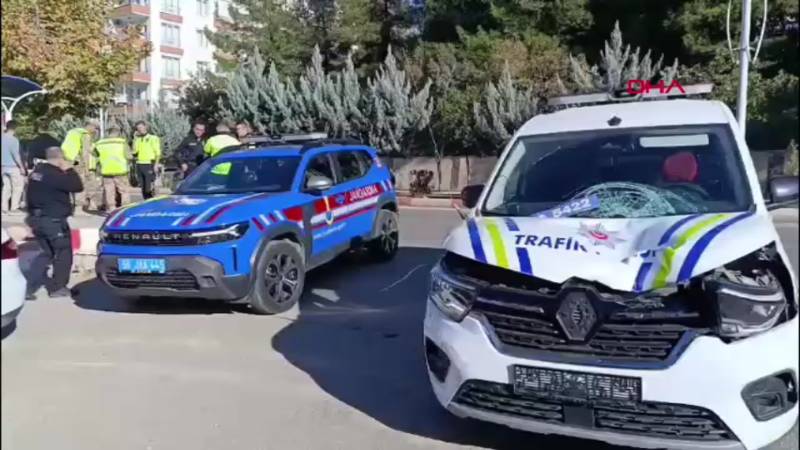 Polis otosunun çarptığı kadın ağır yaralandı