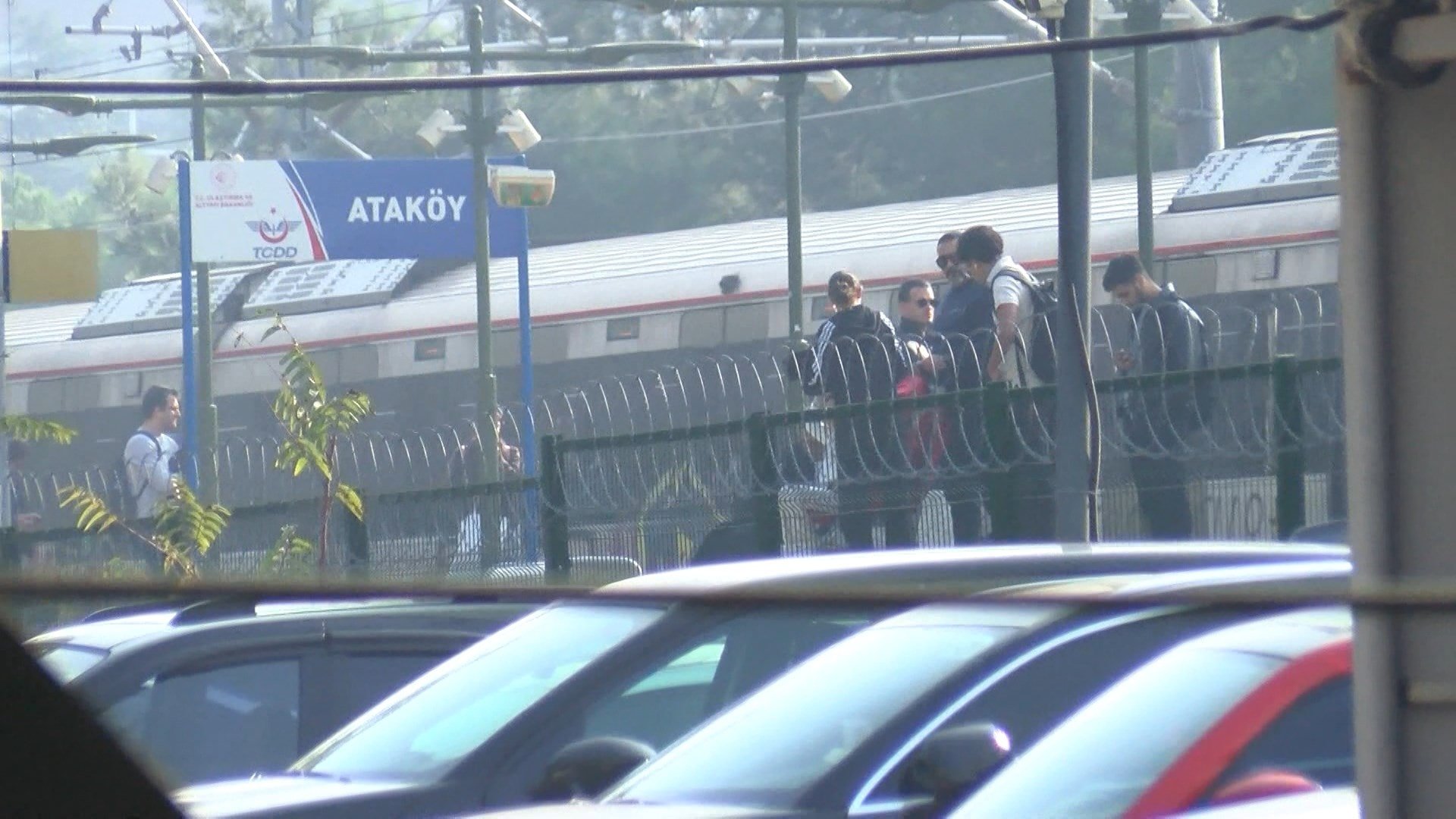 Marmaray’da can pazarı: Ayağı peronla vagon arasına sıkıştı
