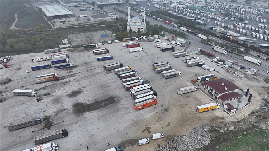 Vali otoparkı açtı, Kapıkule’deki tır kuyruğu bitti