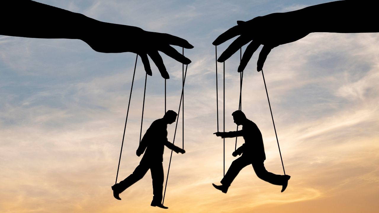 İlişkilerde en kontrolcü üç burç