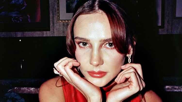 Alina Boz diziden çıkarıldığını uçakta öğrendi