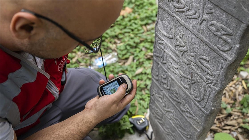 İstanbul’un tarihi mezar taşları kayıt altına alınıyor