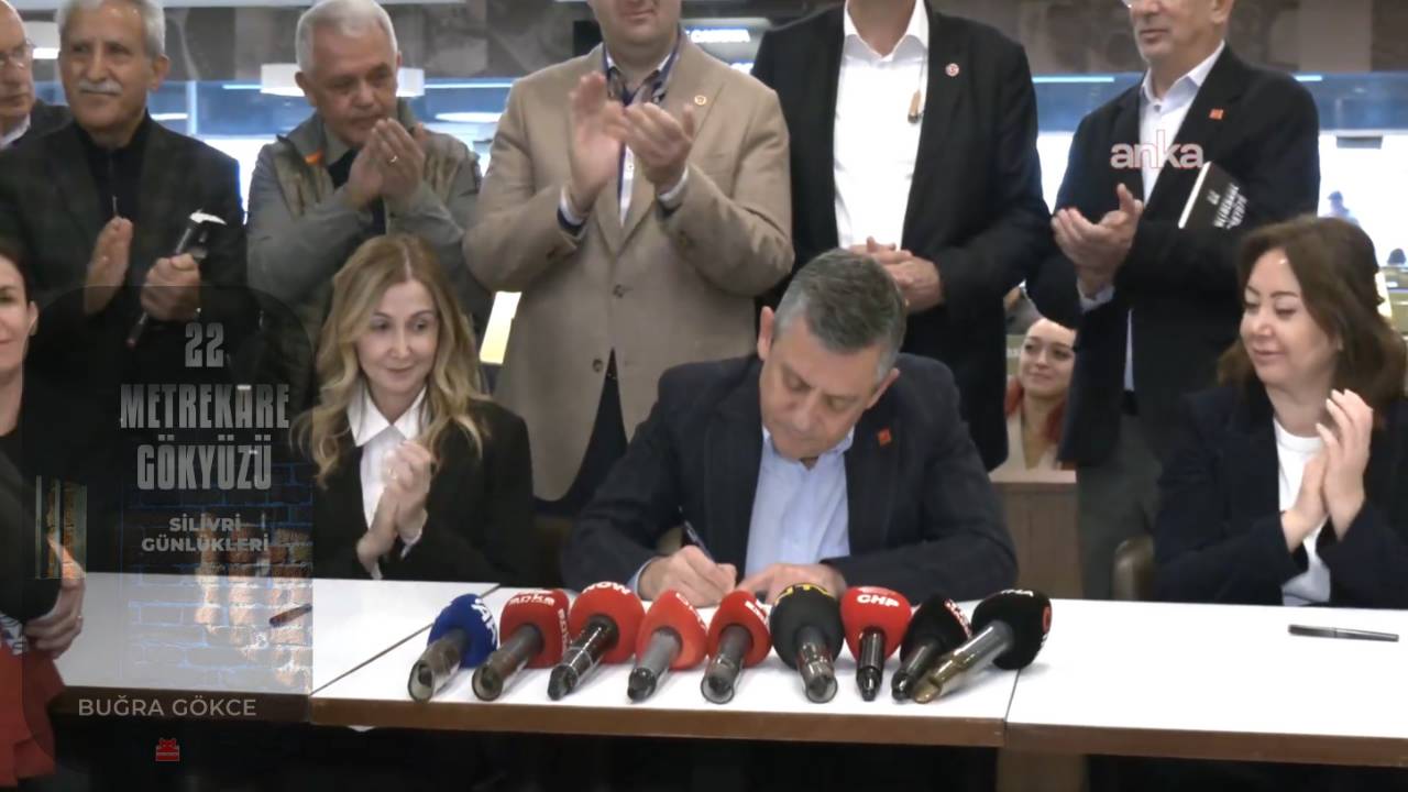 Özgür Özel, Kitap Fuarı’nda Buğra Gökçe adına imza günü yaptı