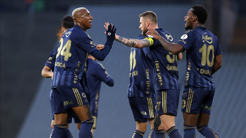Fenerbahçe maç fazlasıyla lider!