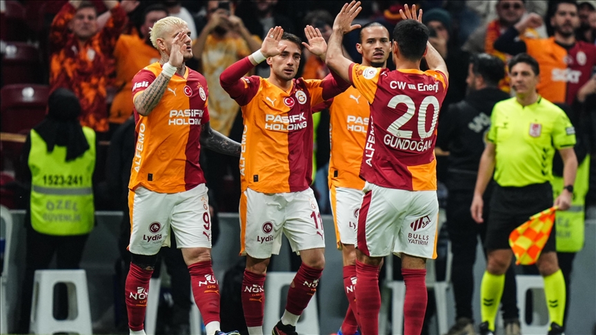 Müthiş Galatasaray, Kasımpaşa’yı ezdi, ilk yarıyı lider bitirdi