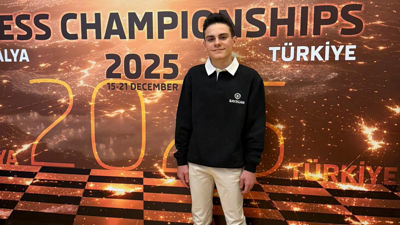 Müthiş bir başarı daha: Ediz Gürel satrançta Dünya ‘Yıldırım’ Şampiyonu oldu