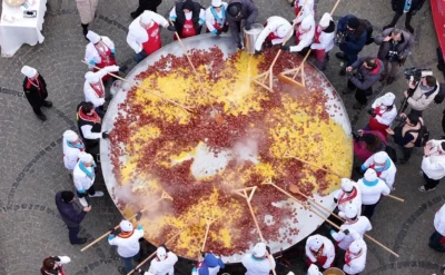 2025’te dünya rekorları: En büyük sucuklu yumurtadan 15 dakikalık kesintisiz tezahürata