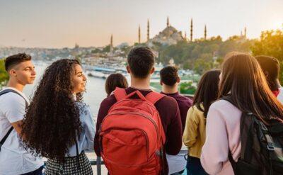 Araştırma: Gençler siyasetten ümidini kesiyor