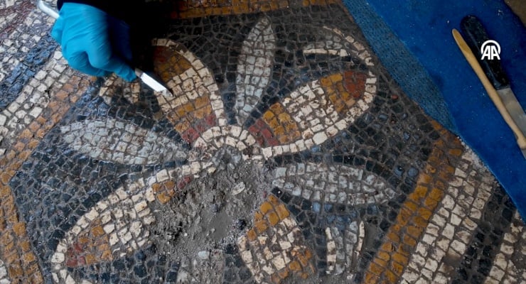 Kem gözlerden koruyormuş: Smyrna Antik Kenti’nde ‘Süleyman düğümlü’ mozaik oda keşfedildi