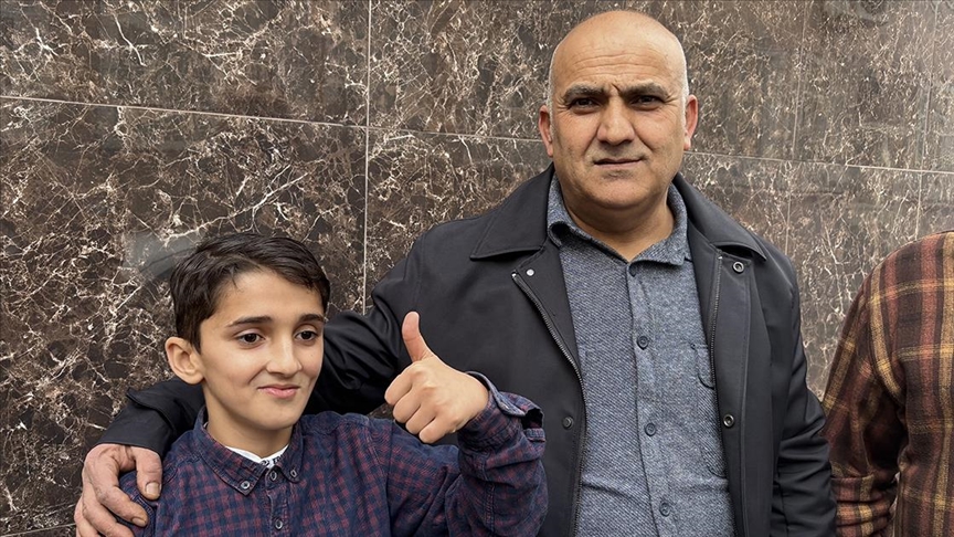 Bayrampaşa’nın küçük kahramanı: Trafiği durdurup ambulansa yol açtı