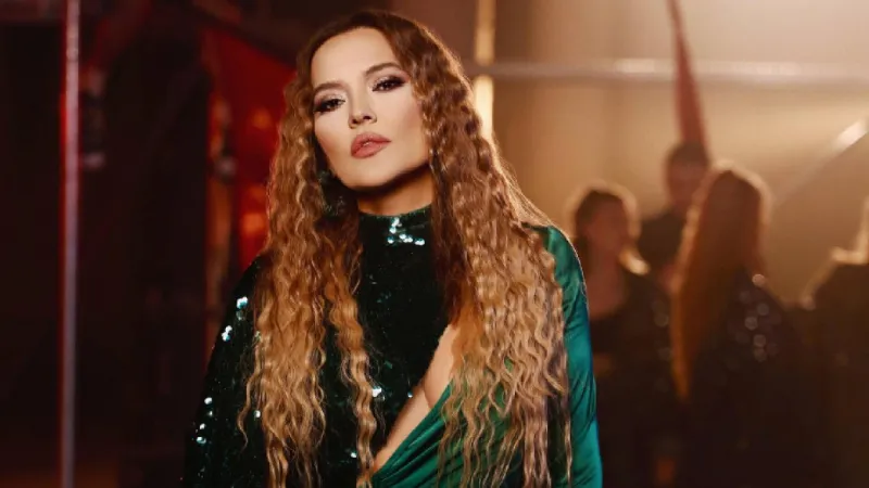 Demet Akalın’dan ‘yeşil pasaport’ tepkisi: Bize neden vermiyorsunuz?