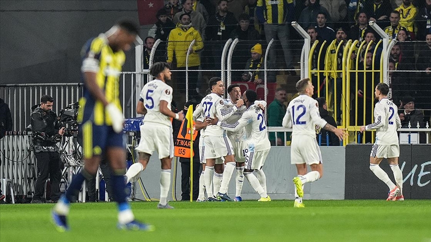 Fenerbahçe ilk kez yenildi, ilk 8 şansını mucizeye bıraktı