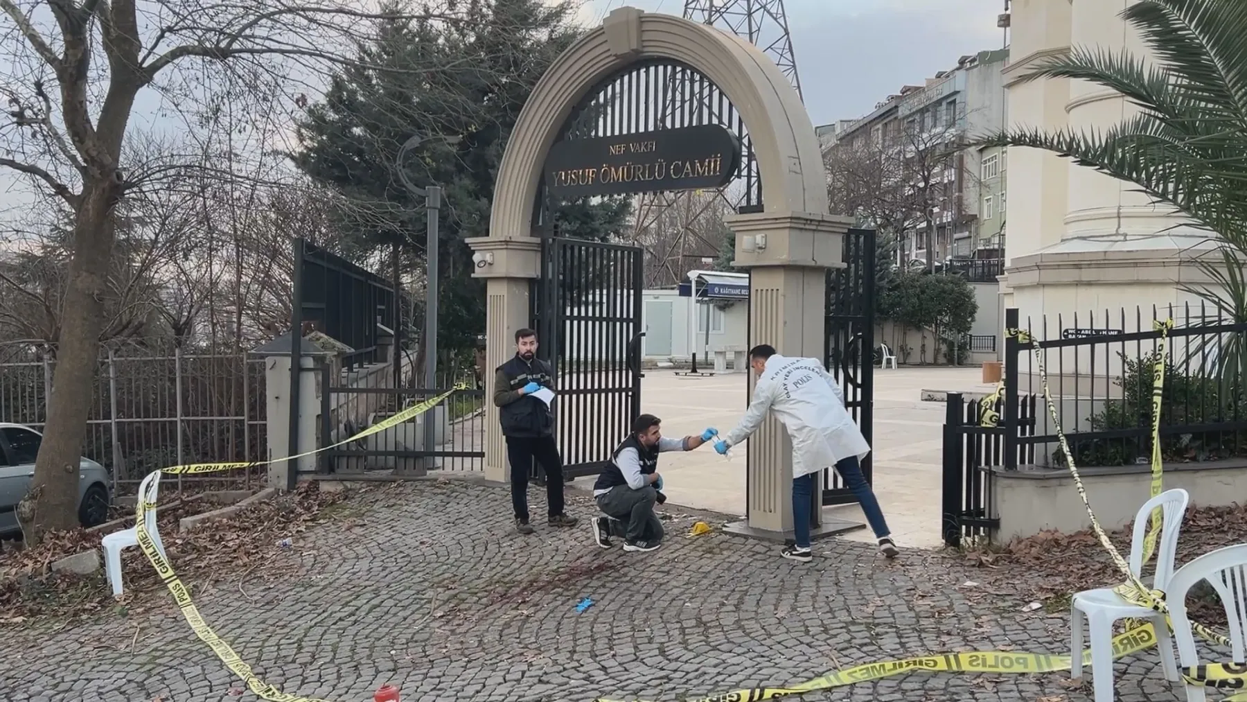 Daha annesinin cenazesini toprağa vermeden miras kavgasına girdi, kardeşini öldürdü