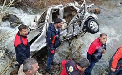 Araç dereye uçtu: Üç kişi hayatını kaybetti, beş yaralı var