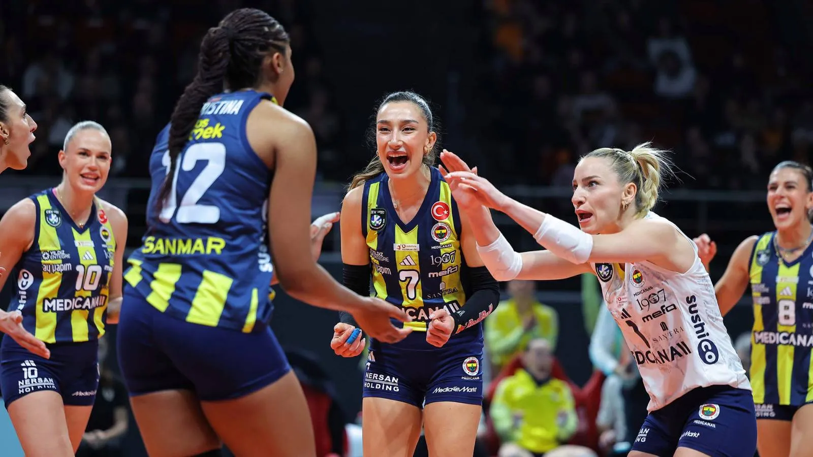 Fenerbahçe Medicana, Galatasaray’a set vermeden kazandı