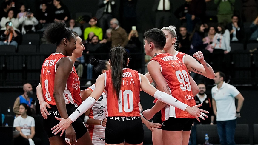 Eczacıbaşı Dynavit yarın Numia Vero Volley’in konuğu