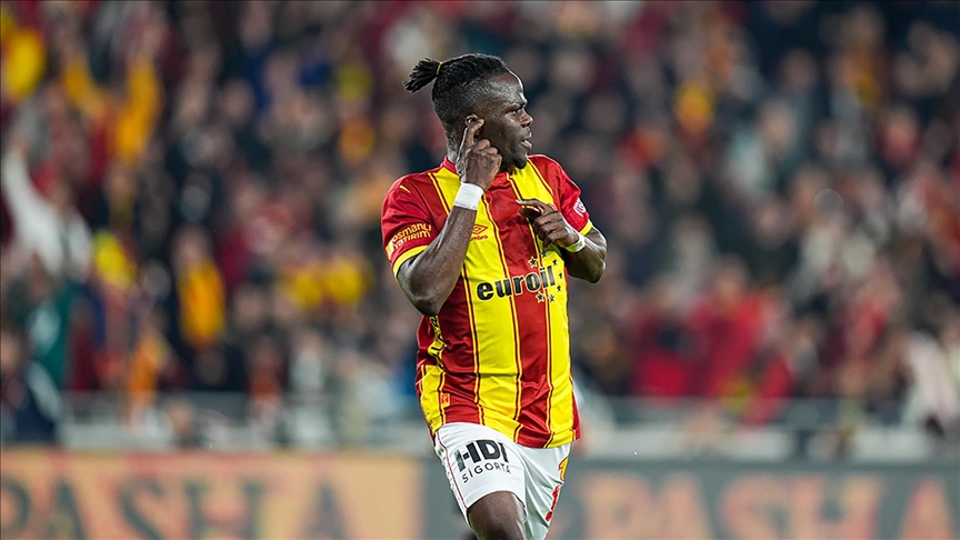 Beşiktaş  duyurdu: Göztepeli Junior Olaitan’ı getiriyoruz